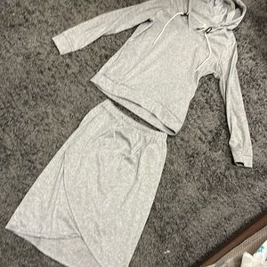 MJAORAN 2 pc beautiful hoodie and matching skirt/Med/Id say a small(my opinion)